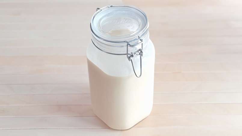 Apilarnil mit Honig im Verhältnis 50:50, im Glas, für den Gefrierschrank